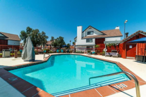 Metro PHX STUDIO QUEEN UPSTAIRS sleeps 4 modern design best amenities
